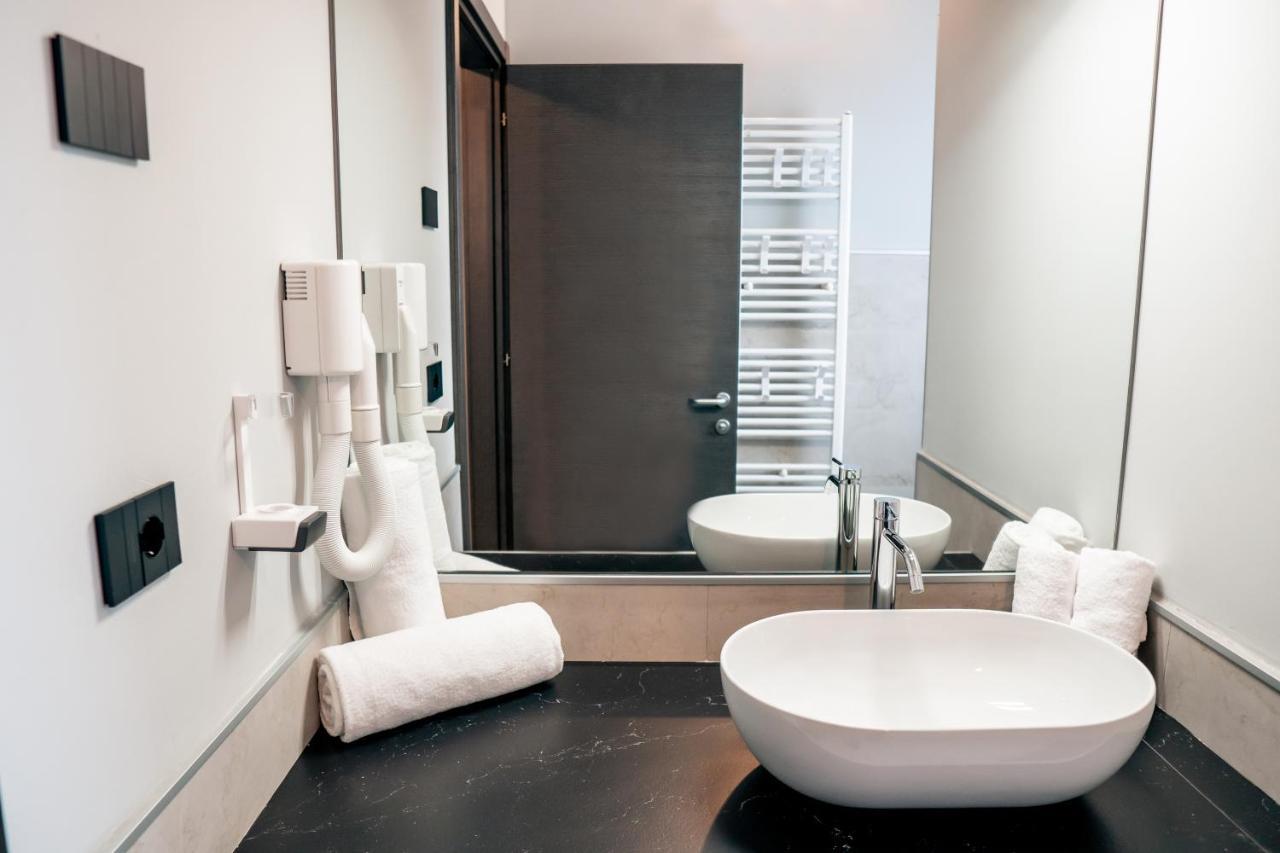 K Modern Hotel Пескьера-дель-Гарда Экстерьер фото