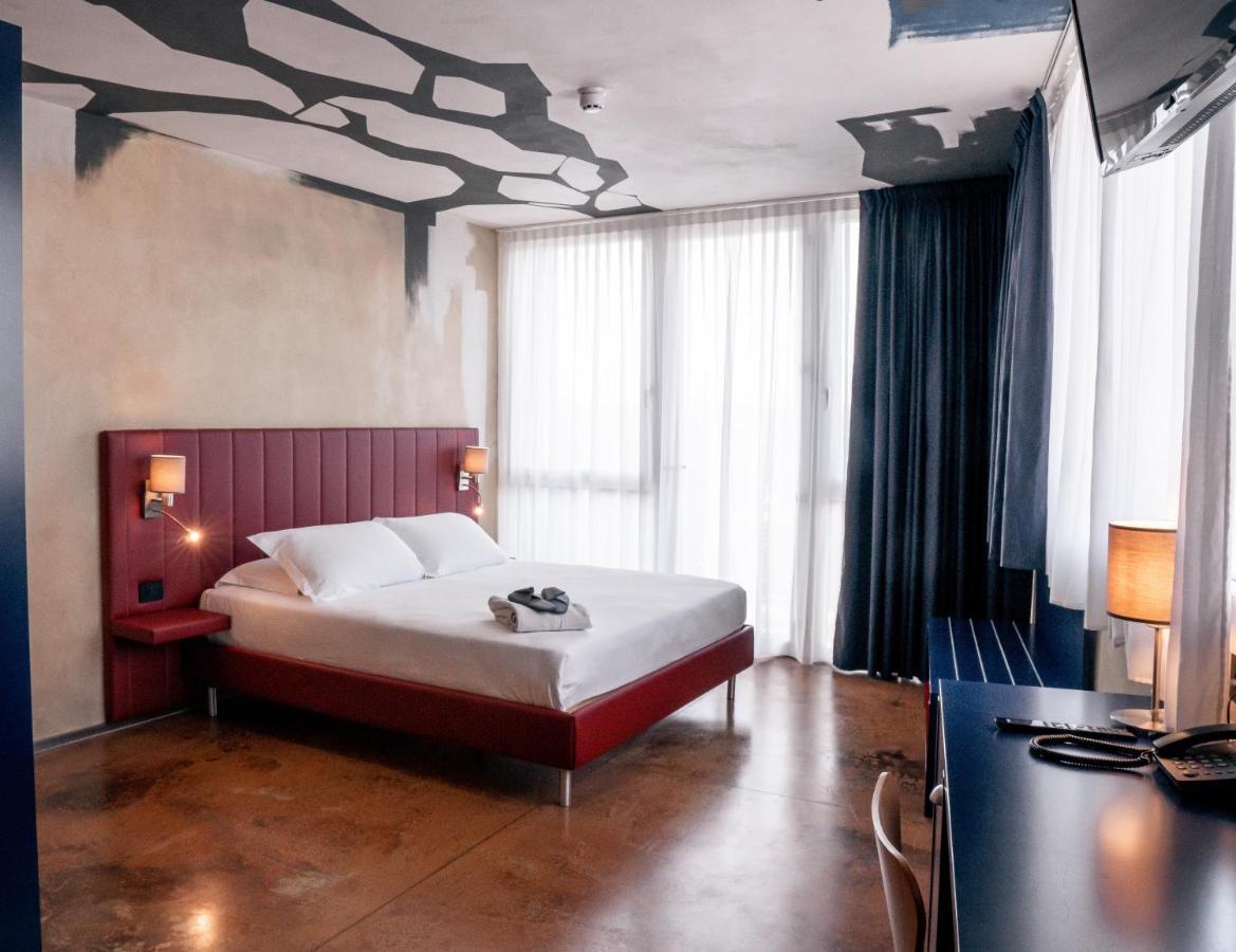 K Modern Hotel Пескьера-дель-Гарда Экстерьер фото