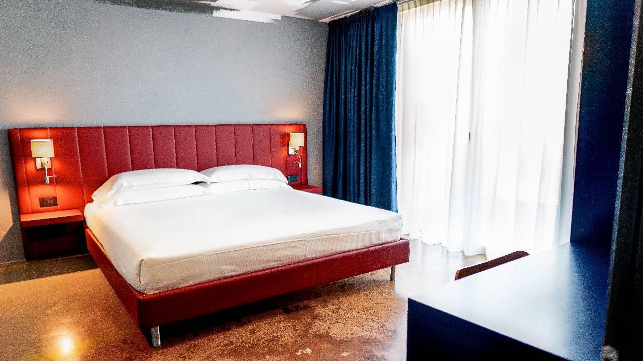 K Modern Hotel Пескьера-дель-Гарда Экстерьер фото